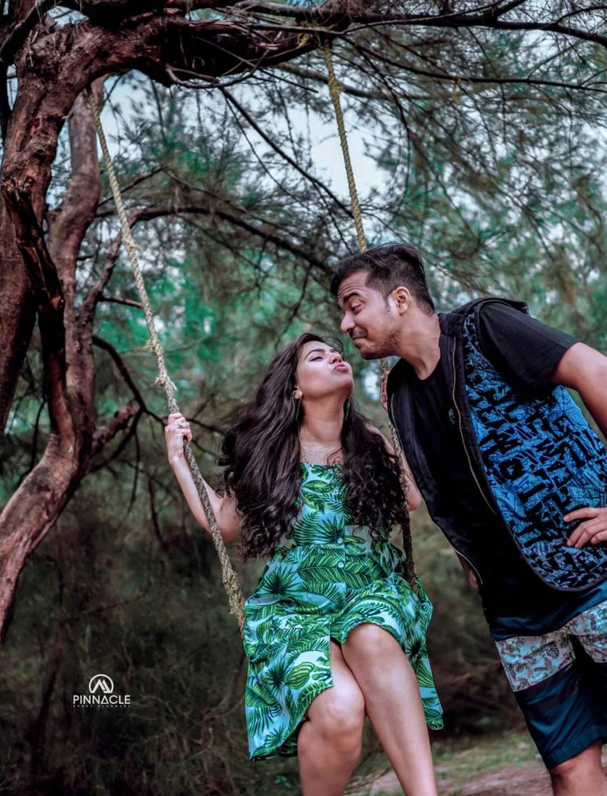 Viral Pre Wedding PhotoShoot Photos From Kerala