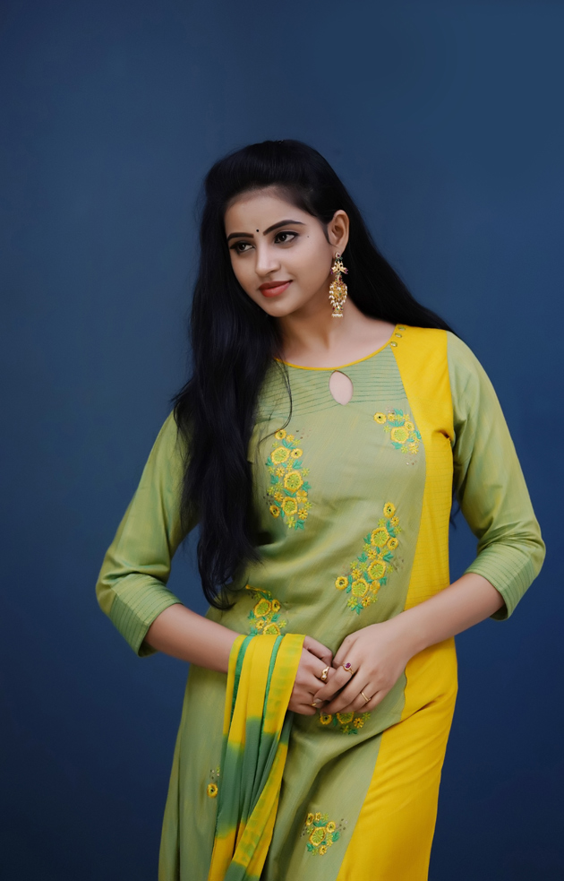 Naveena Reddy Photos : Pictures, Latest photoshoot of Naveena Reddy ...